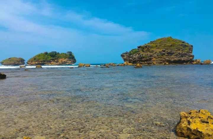 Pantai Watu Karung, Surga Tersembunyi di Pesisir Pacitan