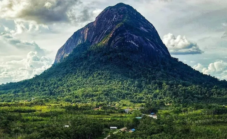 Wisata Paling Bagus di Kalimantan Barat yang Wajib Dikunjungi