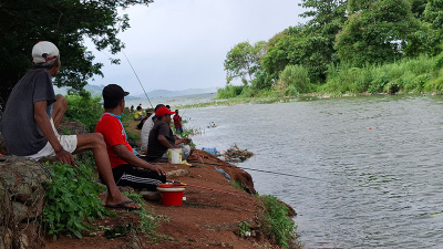Tiap hari ada yang Datang Mancing, Bahkan ada yang Malam Hari