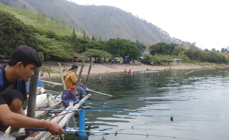 Sensasi Memancing di Danau Toba Vulkanik Terbesar Indonesia